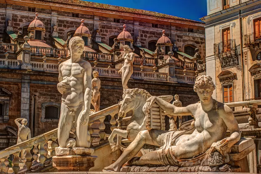 Skulpturer på Piazza Pretoria