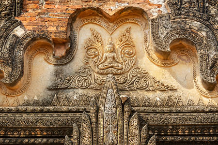 Skuren basrelief på templet i Bagan