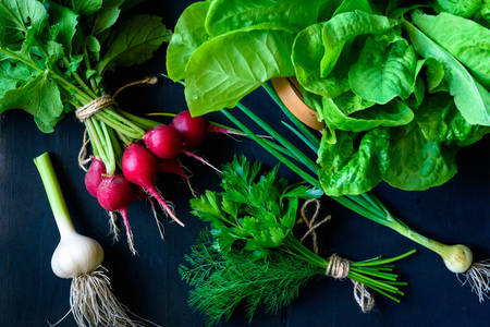 Friss zöldségek és fűszernövények