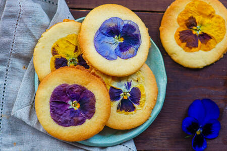 Cookies with flowers