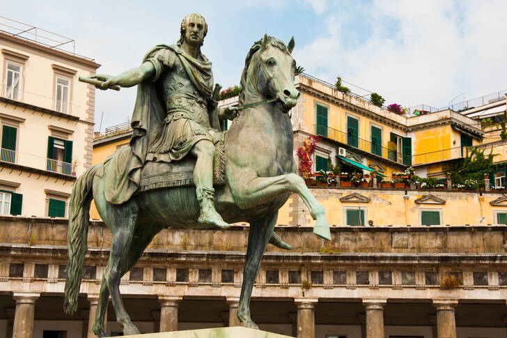 Monumento ecuestre al rey Carlos III de Borbón, Nápoles