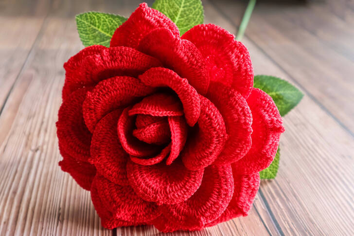 Плетена роза