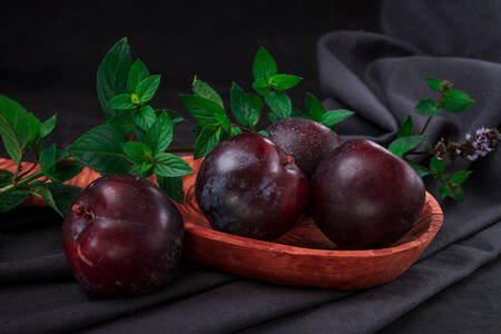 Plums and mint