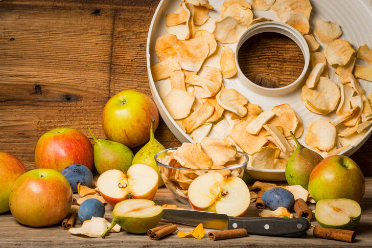 Fresh and dried fruits