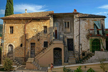 Gammelt hus i Campoli Appennino