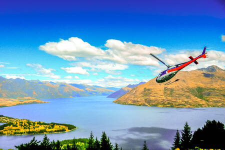 Hubschrauber über dem Lake Wakatipu