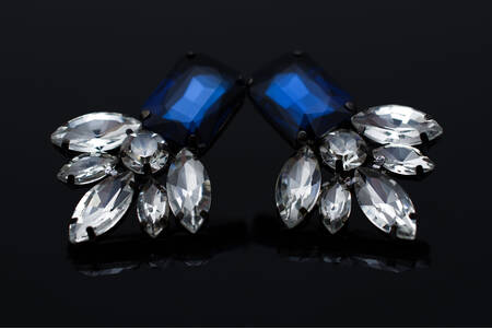 Ohrringe mit blauen Steinen