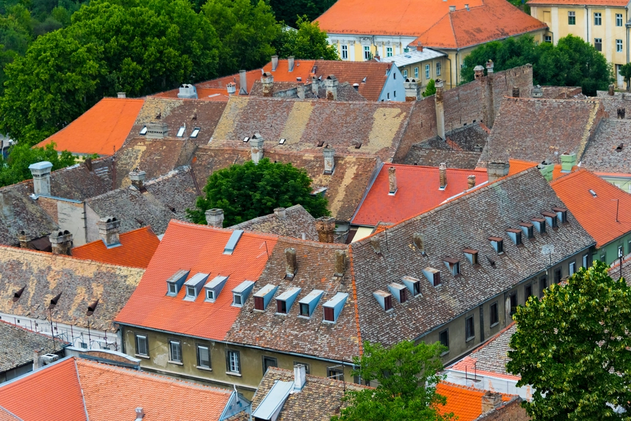 Huizen met verschillende daken