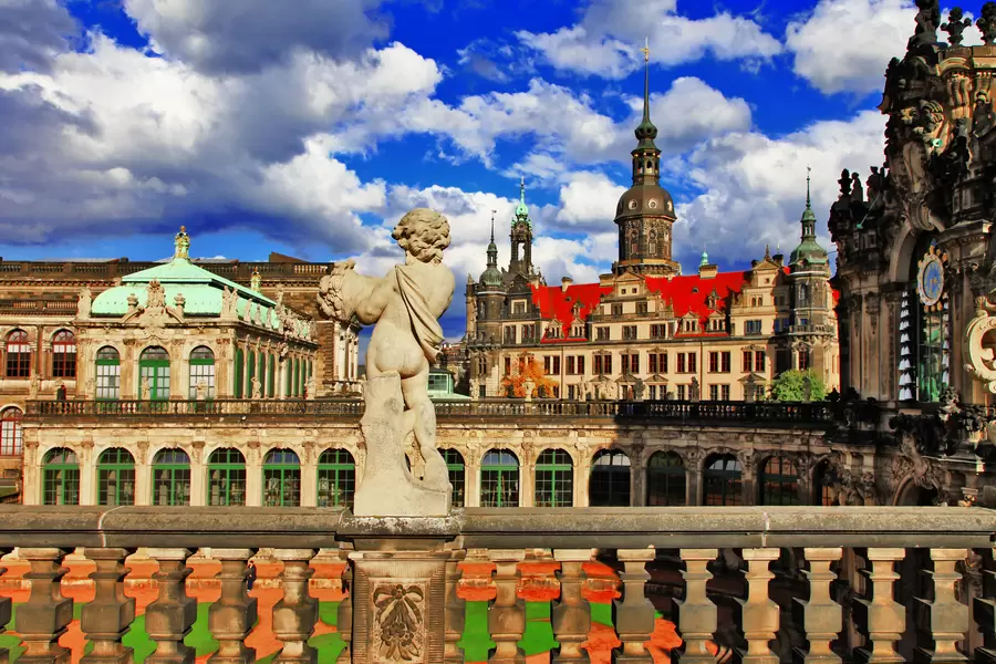 Arhitektonski kompleks zgrada palača - Zwinger