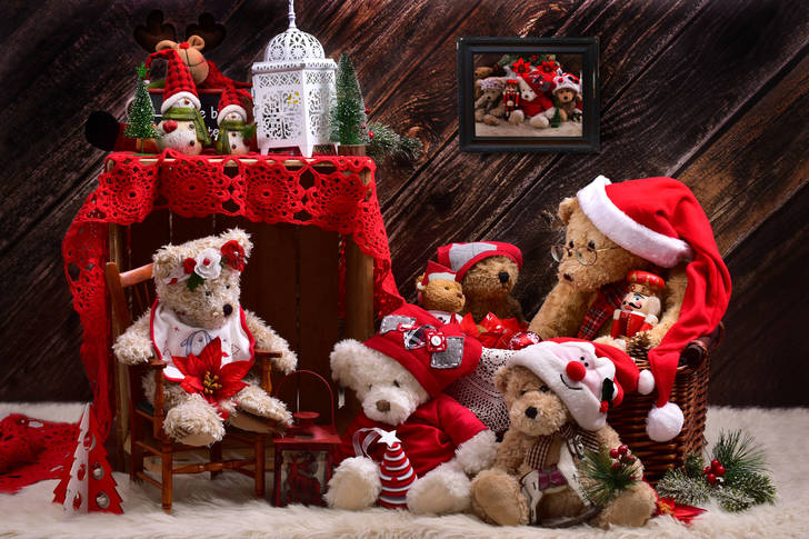 Teddy bears dressed as Santa Claus