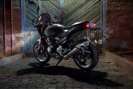 Moto in garage