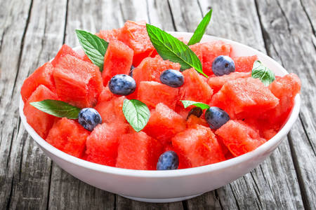 Wassermelonen-Heidelbeer-Salat