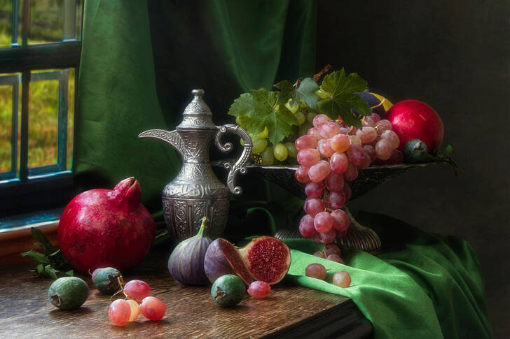 Frutas em um vaso na mesa