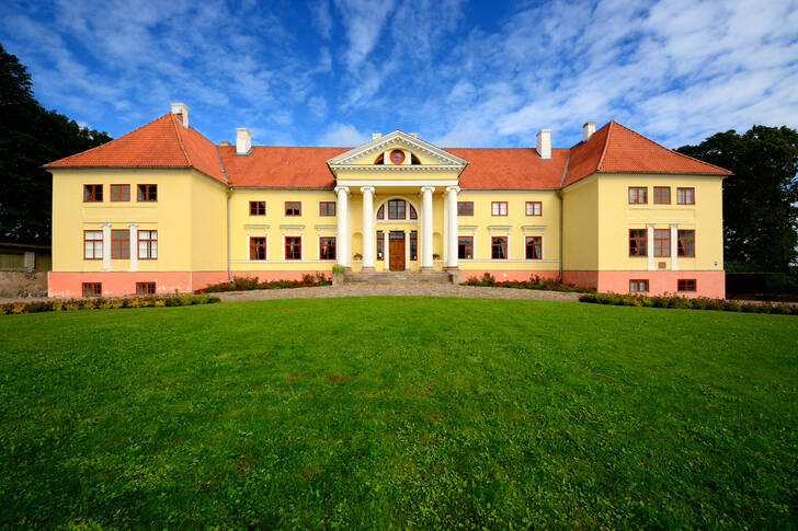 Durbe Manor