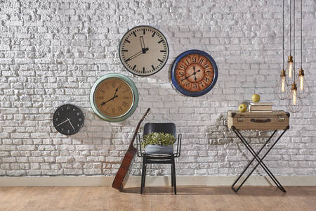 Horloge sur un mur en briques