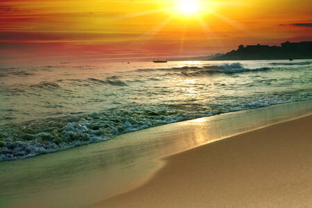 Solnedgang mod havet
