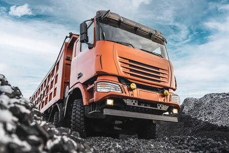 Truk tambang besar