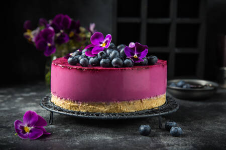 ブルーベリーと花のチーズケーキ