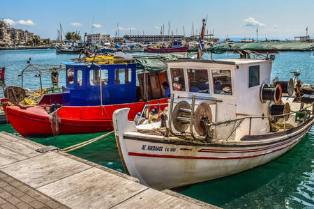Barci în portul Volos
