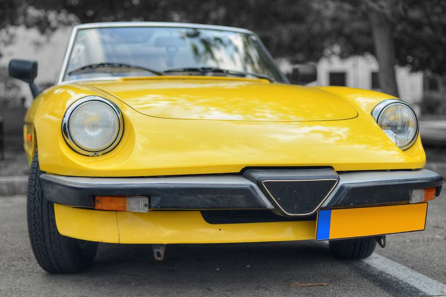 Carro vintage amarelo