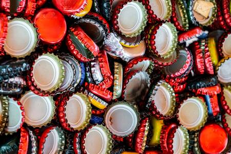 Stari poklopci za pivo i sodu