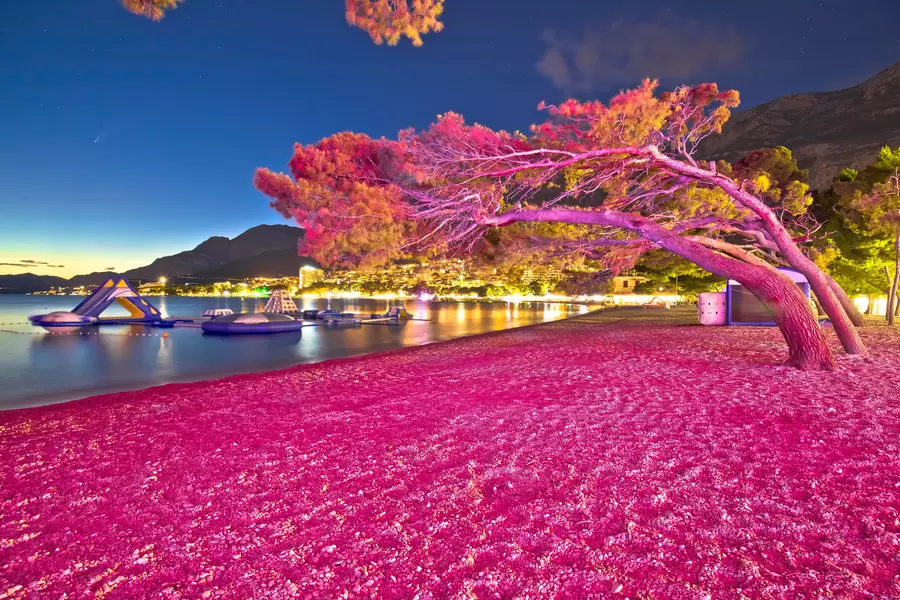 Plage de Makarska au coucher du soleil