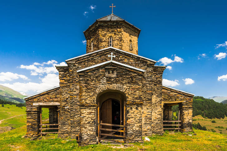 Iglesia en el pueblo de Shenako