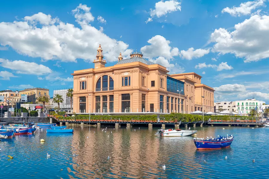 Sikt av Teatro Margherita i Bari