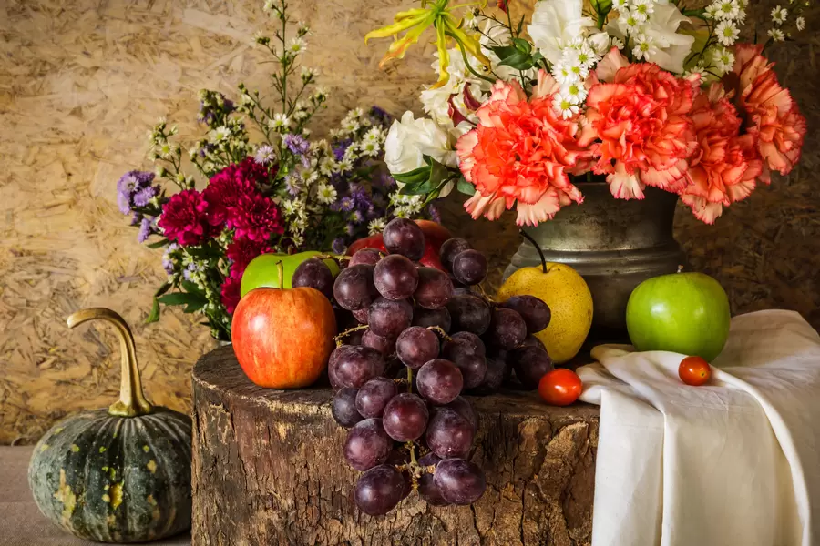 Früchte und Blumen