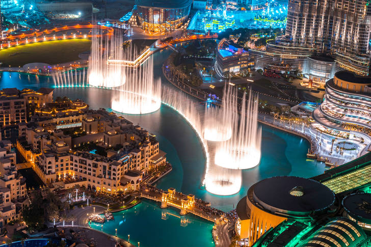 Nočný pohľad na Dubajskú fontánu