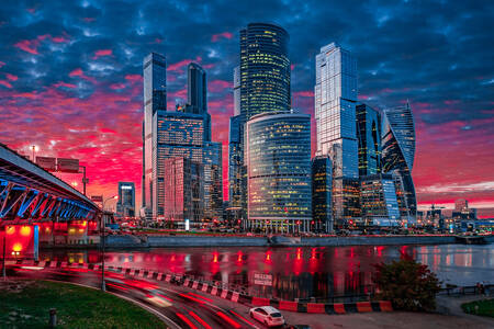 Wolkenkratzer "Moscow City" bei Sonnenuntergang