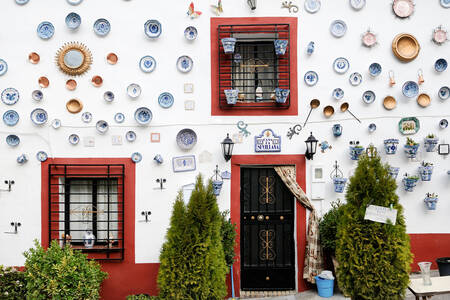 Традиционный фасад дома в Андалусии
