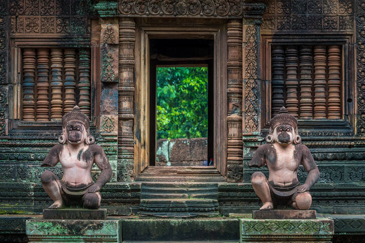 Patung di Kuil Banteay Srei