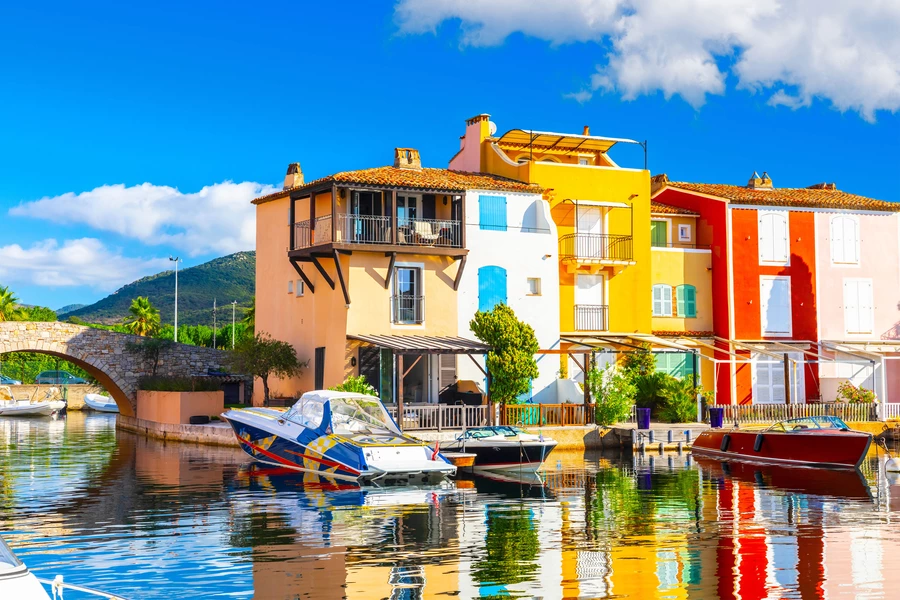 Domy a lode v Port Grimaud