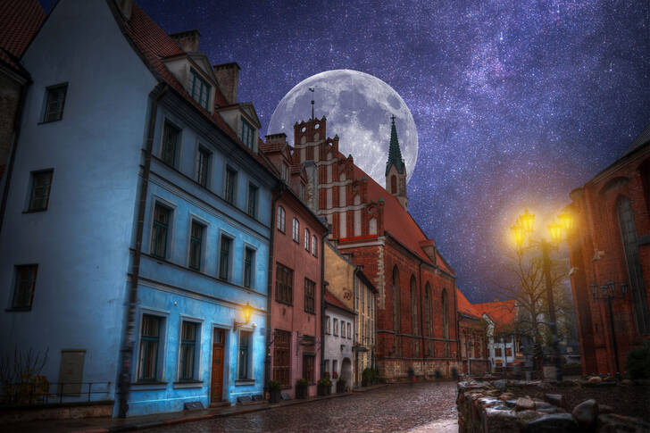 Улицы ночной Риги