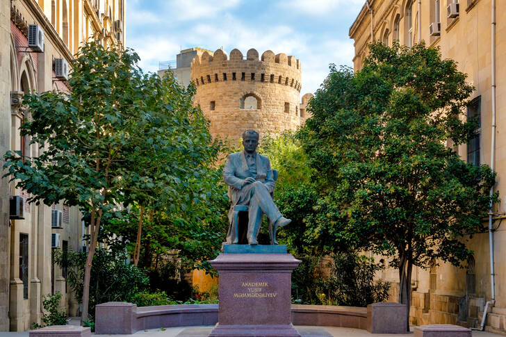 Пам'ятник Юсіфу Мамедалієву, Баку