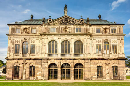 Palats i den stora trädgården, Dresden