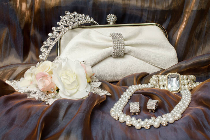 Bridal wedding accessories