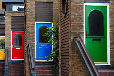 Pintu berwarna-warni rumah London