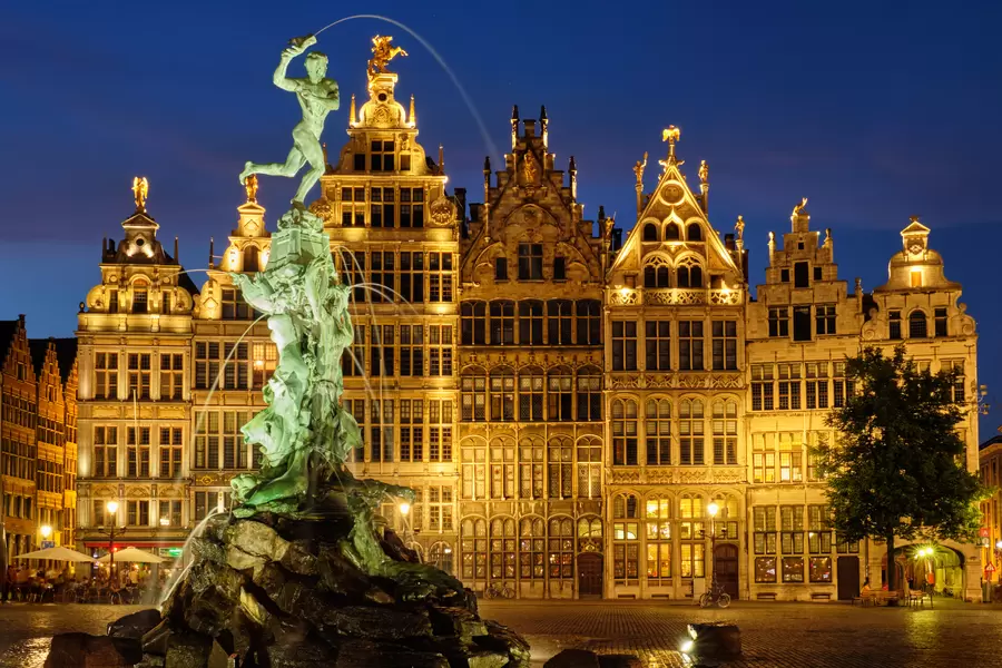 Grote Markt z fontanną Brabo