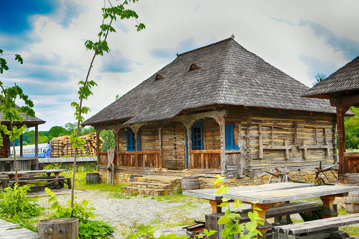 Antiga casa de madeira em Maramureș