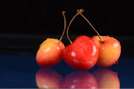 Trois cerises en gros plan