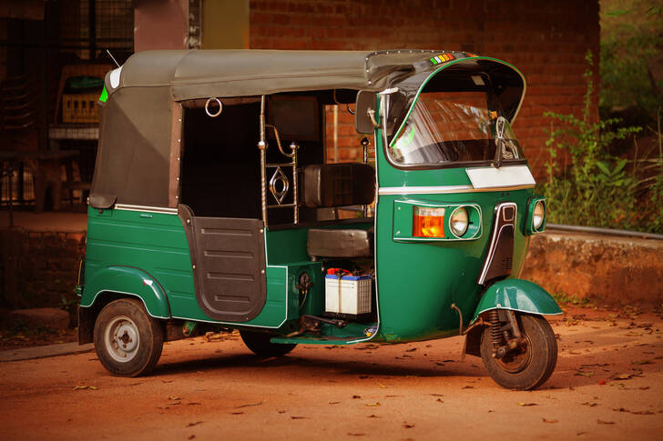 Asijské tuk-tuk taxi