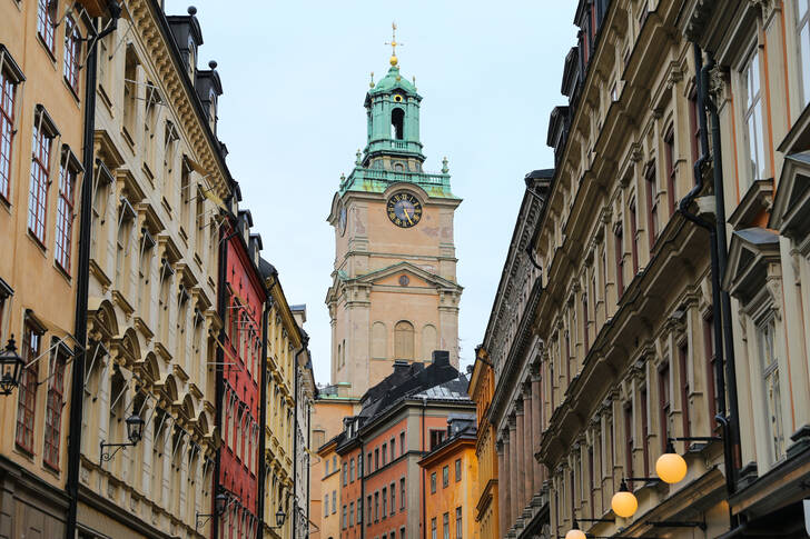 Pohled na kostel svatého Mikuláše ve Stockholmu