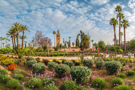 Vista del jardín y la mezquita de Al-Koutoubiya