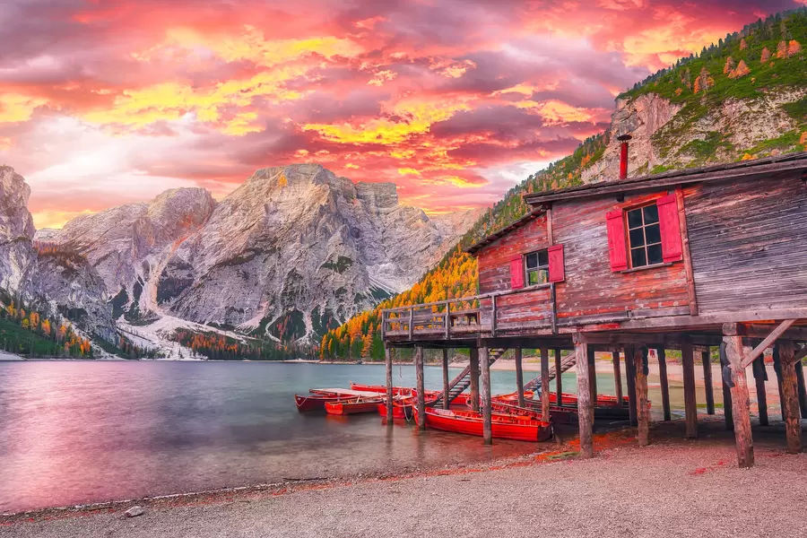Čamac na jezeru Braies
