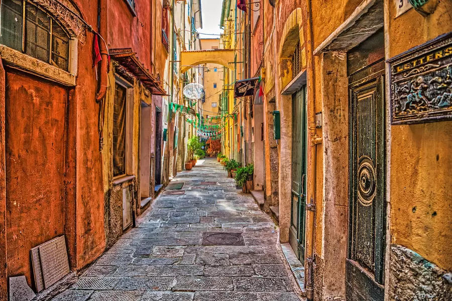 Jalan-jalan desa di Cinque Terre