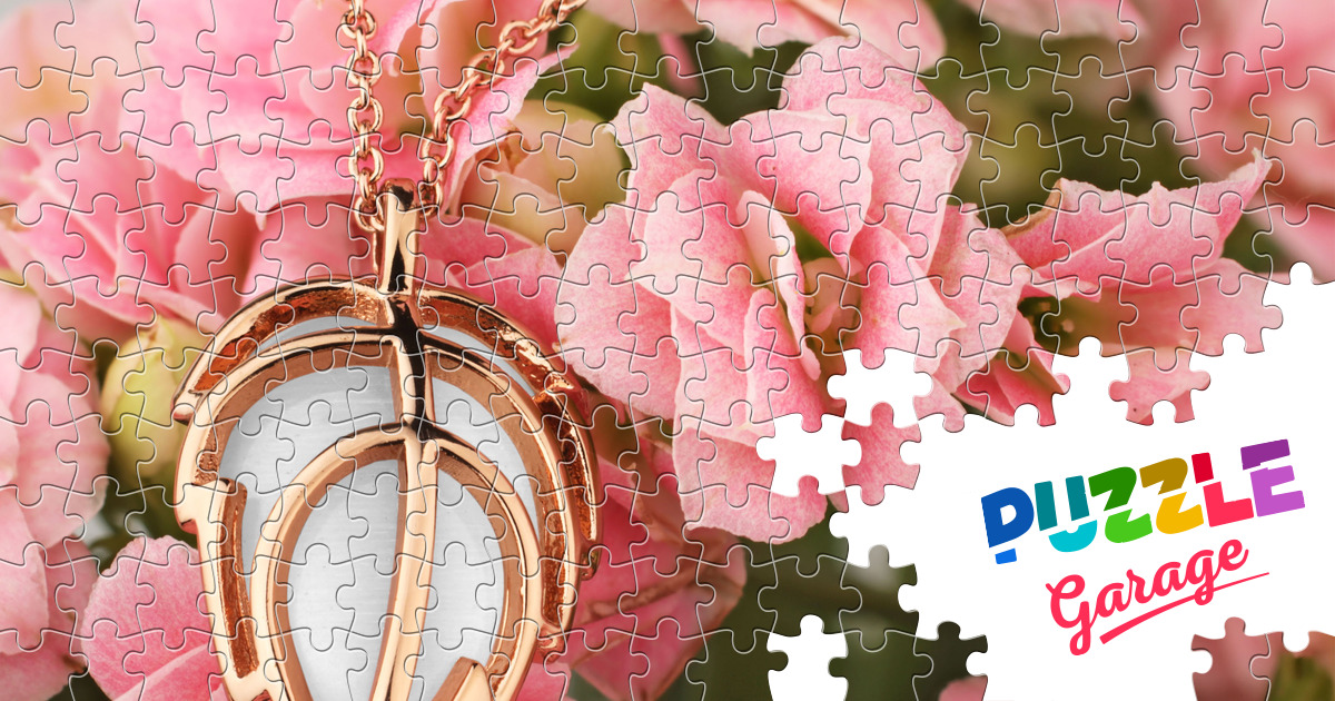 Gold pendant with white stone Jigsaw Puzzle (Stuff, Jewellery) Puzzle