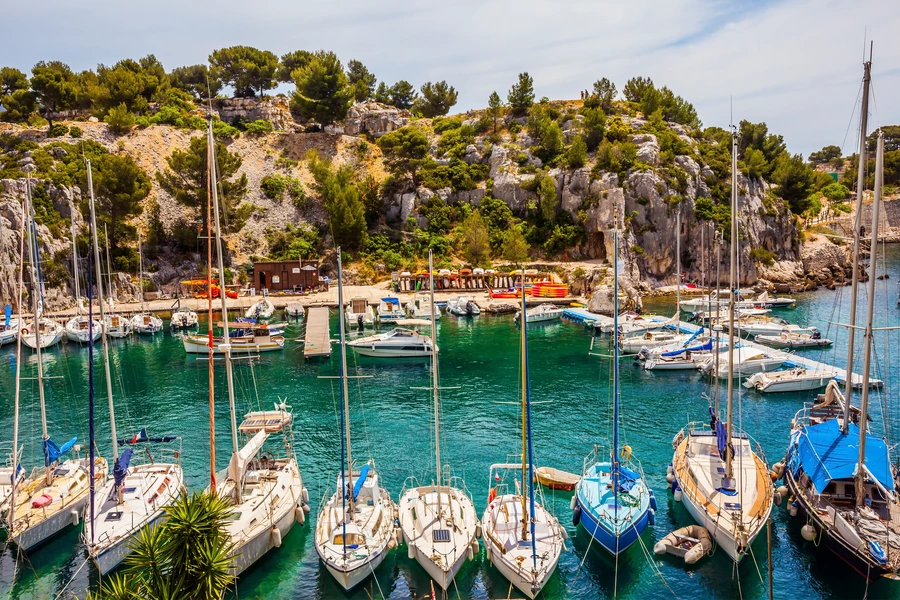 Jachty żaglowe w Calanques