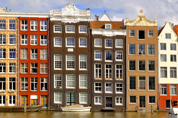 Fasady budynków w Amsterdamie